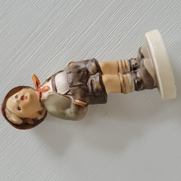 Hummel Figurines - Picture 8 of 8